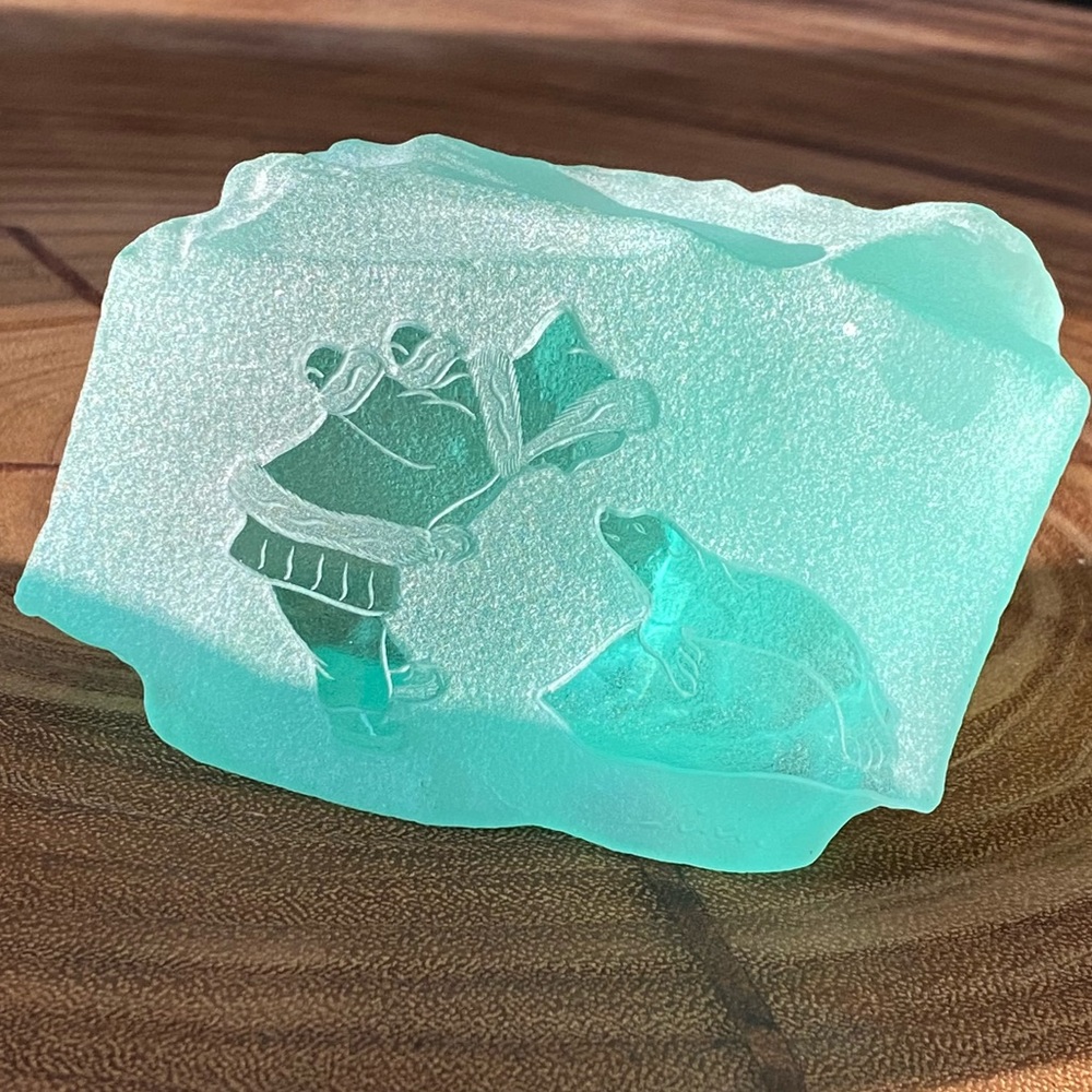 SIKU ETCHED SEA GLASS STUDIO ART ESKIMO SEAL SCULPTURE
